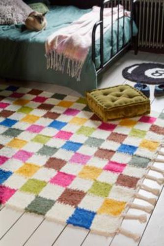 Tapis Arc-en-ciel Damier 5x7 en Assorted - Urban Outfitters - Modalova