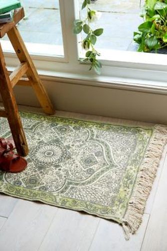U00a0Tapis Iona motif médaillon 2 x 3 - Urban Outfitters - Modalova
