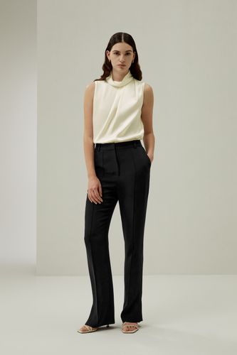Haut asymétrique sans manches à col bénitier - LILYSILK - Modalova