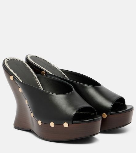 Mules compensées en cuir à clous - Magda Butrym - Modalova