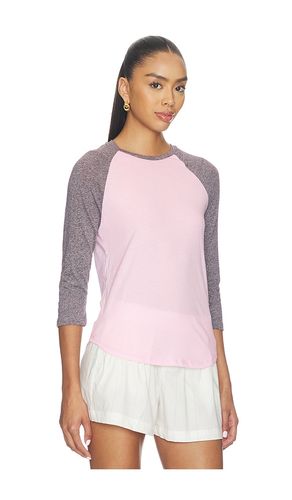 X REVOLVE Katya Raglan 3/4 Sleeve Tee en . Taille M. Also en S, XS - Michael Lauren - Modalova