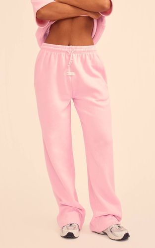 Baby Pink Jogging Jambes Larges Taille Mi-haute Avec Détail Badge | Taille Large - PrettyLittleThing - Modalova