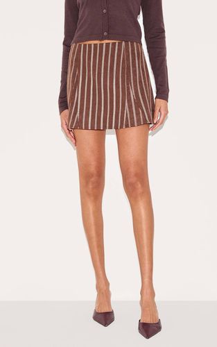 Dark Chocolate Mini-jupe Évasée À Rayures Tennis En Peau De Pêche | Taille 32 - PrettyLittleThing - Modalova