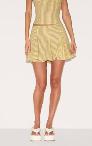 Yellow Jupe Mini Plissée À Rayures Coordonnée | Taille 34 - PrettyLittleThing - Modalova