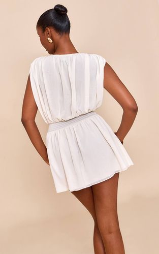 Almond Robe Mini Froncée En Mousseline | Taille 32 - PrettyLittleThing - Modalova
