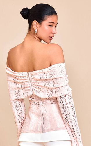 Pale Pink Haut Bardot Ajusté En Dentelle À Manches Évasées | Taille 42 - PrettyLittleThing - Modalova