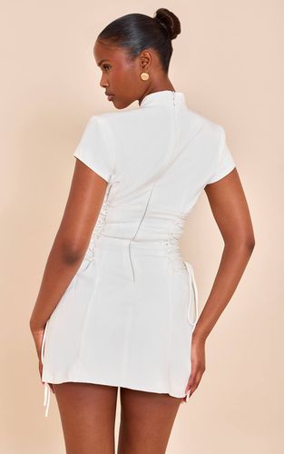 Almond Robe Évasée PLT Label Avec Col Montant Ajusté Et Laçage | Taille 42 - PrettyLittleThing - Modalova