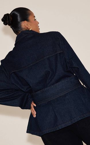 Trench En Denim Ceinturé Court Grande Taille | Taille 46 - PrettyLittleThing - Modalova