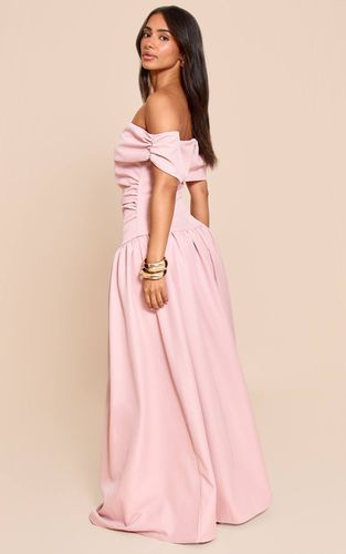 Baby Pink Robe Maxi Plissée À Épaules Dénudées Petite | Taille 42 - PrettyLittleThing - Modalova