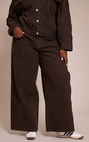 Dark Chocolate Jean En Denim Avec Détails Plissés Plus | Taille 44 - PrettyLittleThing - Modalova