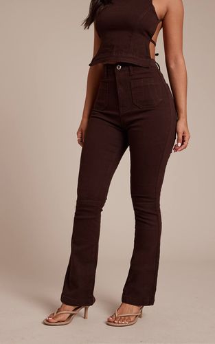 Dark Chocolate Jean Évasé Ajusté En Denim Petite | Taille 42 - PrettyLittleThing - Modalova