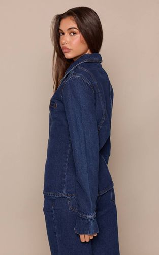 Chemise Ajustée Chocolat Foncé Avec Détails De Coutures | Taille 42 - PrettyLittleThing - Modalova