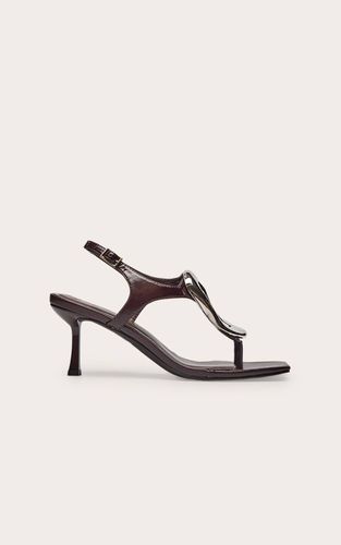Chocolate Plum Sandale À Talon En Synthétique Avec Détails Dorés Et Bride Entre-orteils | Taille 38 - PrettyLittleThing - Modalova