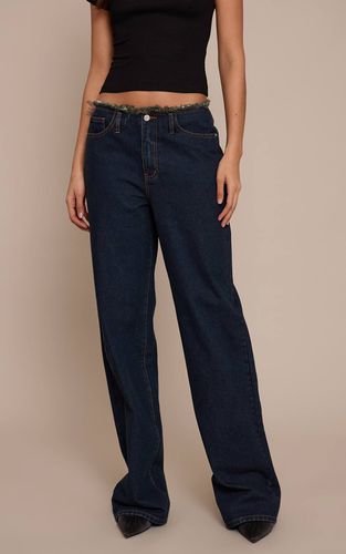 Jean Taille Haute Droit Taille Bord Effiloché Coupe Basse | Taille 42 - PrettyLittleThing - Modalova