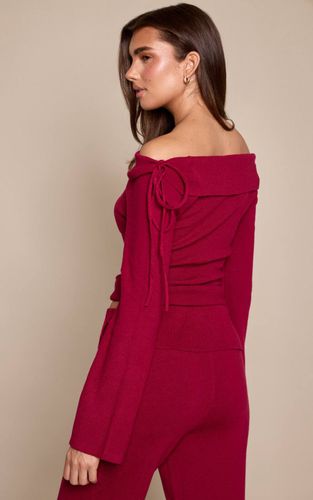 Cherry Haut Tricoté Bardot À Rabat Avec Détails De Liens | Taille XS - PrettyLittleThing - Modalova