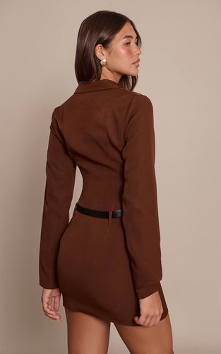 Deep Chocolate Robe Droite Ceinturée À Manches Longues En Tissu Tissé | Taille 42 - PrettyLittleThing - Modalova
