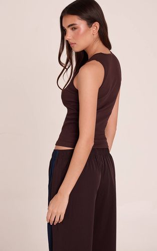 Dark Chocolate Débardeur Ajusté À Col Rond Côtelé Contour | Taille XL - PrettyLittleThing - Modalova