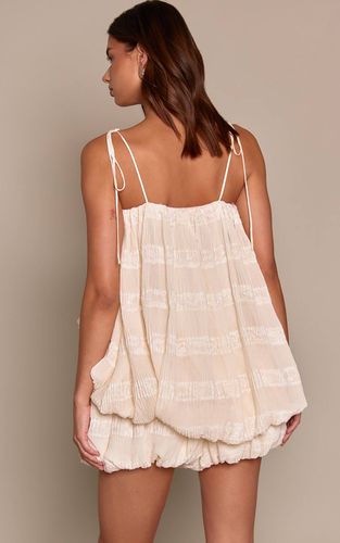 Almond Ensemble Coordonné Top Bouffant Froncé | Taille 42 - PrettyLittleThing - Modalova