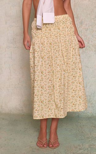 Yellow Jupe Midi À Taille Basse Froncée En Coton À Imprimé Fleuri Ditsy | Taille 42 - PrettyLittleThing - Modalova