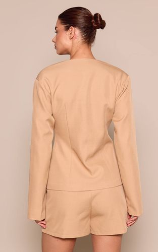 Almond Blazer Asymétrique Cintré À La Taille Ajusté | Taille 42 - PrettyLittleThing - Modalova