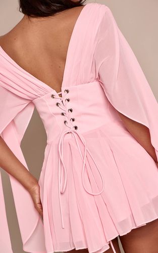 Baby Pink Robe Mini Petite Taille À Taille Corset En Mousseline Avec Manches Drapées Et Jupe Godet | Taille 42 - PrettyLittleThing - Modalova