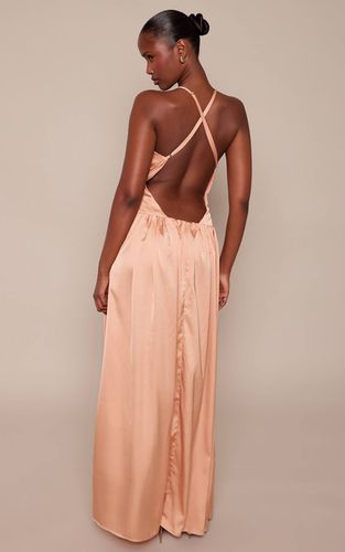 Robe Longue Satinée À Dos Nu Avec Détails Froncés | Taille 42 - PrettyLittleThing - Modalova