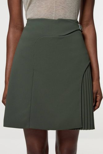 Mini-jupe Plissée Ajustée avec Détail Boucle | Taille 16 - KarenMillen - Modalova