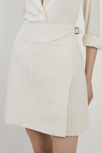 Mini-jupe Plissée Ajustée avec Détail Boucle | Taille 16 - KarenMillen - Modalova
