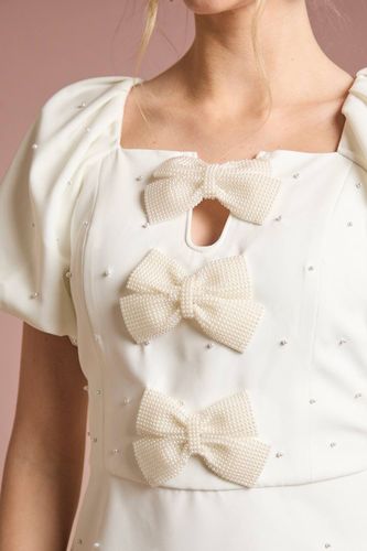 Robe Courte En Crêpe À Manches Bouffantes Ornée De Perles Et Nœuds | Taille 18 - Oasis - Modalova