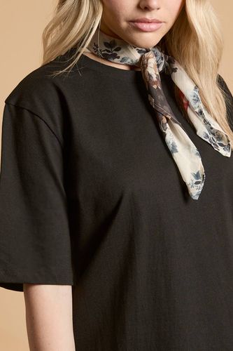T-shirt Avec Foulard Imprimé Patchwork Au Col | Taille 18 - Oasis - Modalova