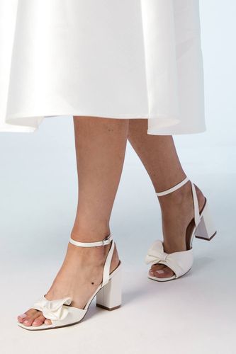 Sandales de Mariée Tina en Satin à Talon Bloc Haut avec Volants Doux - Coupe Large | Taille 41 - Coast - Modalova