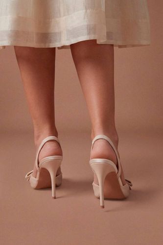 Escarpins Charlotte À Bride Arrière Et Talon Avec Détail Nœud En Satin | Taille 36 - Coast - Modalova