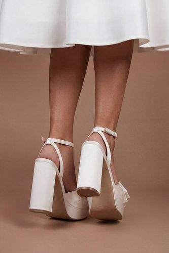 Sandales Nuptiales Lillie À Plateforme Et Talon Bloc Avec Détail De Volants En Satin | Taille 41 - Coast - Modalova