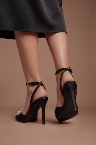 Escarpins Hollie À Bride Arrière En Satin Avec Détails De Perles, Talon Aiguille Haut Et Chaussette De Confort Intégrée | Taille 41 - Coast - Modalova
