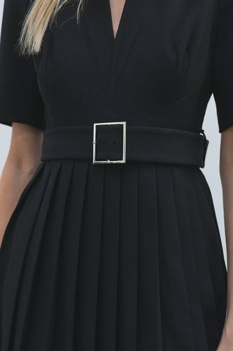 Robe midi ceinturée en crêpe structurée à plis perpétuels | Taille 8 - KarenMillen - Modalova