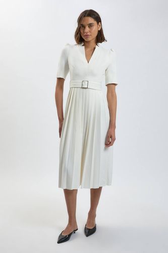 Robe midi ceinturée en crêpe structurée à plis perpétuels | Taille 16 - KarenMillen - Modalova