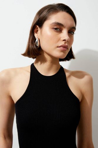 Gilet sans manches style racer en maille côtelée mélangée à la viscose | Taille Medium - KarenMillen - Modalova