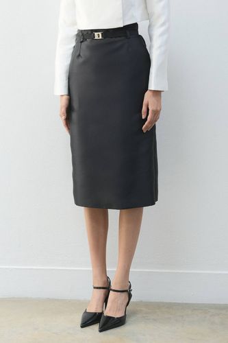 The Founder Satin Twill Belted Tailored Midi Skirt | Taille 12 - KarenMillen - Modalova