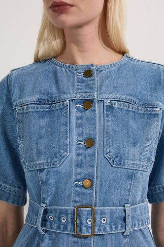 Petite robe midi en denim soft wash à manches courtes ceinturée | Taille 10 - KarenMillen - Modalova