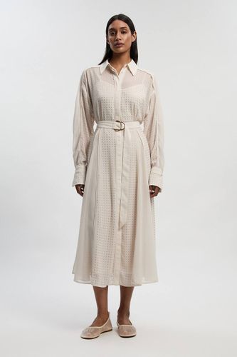 Robe Maxi Chemise Tissée à Manches Longues avec Clous Thermocollants | Taille 16 - KarenMillen - Modalova