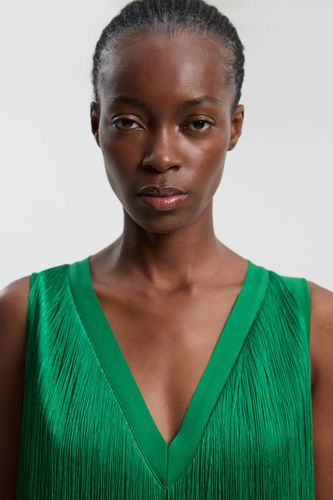 Robe Mi-Longue Tricotée à Col V Bandage avec Franges Petite Taille | Taille 16 - KarenMillen - Modalova