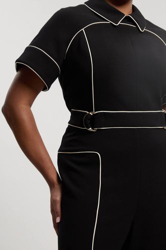 Combinaison Ajustée Grande Taille En Tissu Stretch Compact Avec Détails D'onglets Contrastés | Taille 24 - KarenMillen - Modalova