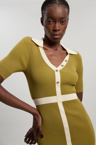 Robe Midi En Maille Côtelée À Manches Courtes Avec Col Et Détail Contrasté À La Taille | Taille Medium - KarenMillen - Modalova