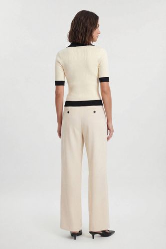 Haut Petite Côtelé À Col Avec Détail D'ourlet Contrastant Et Manches Courtes | Taille XS - KarenMillen - Modalova