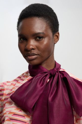 Blouse Tissée En Organdi À Imprimé Géométrique Avec Nœud Lavallière | Taille 14 - KarenMillen - Modalova