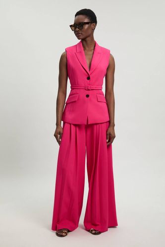 Blazer Sans Manches Cintré En Crêpe Structuré Avec Ceinture | Taille 16 - KarenMillen - Modalova
