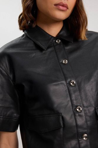 Chemise Courte Boxy En Synthétiquecuir | Taille 16 - KarenMillen - Modalova