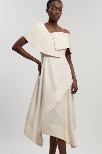 Robe Midi Premium En Viscose Lin À Col Asymétrique Et Jupe Ample Ajustée | Taille 16 - KarenMillen - Modalova