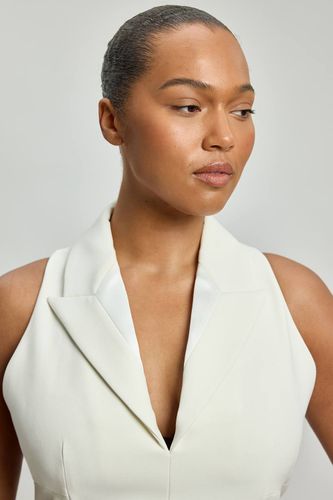 Robe Midi Grande Taille Ajustée À Jupe Évasée Avec Détails De Coutures En Tissu Extensible Compact | Taille 18 - KarenMillen - Modalova