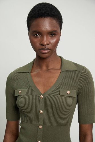 Haut À Col Côtelé À Manches Courtes Avec Détails Militaires | Taille Medium - KarenMillen - Modalova